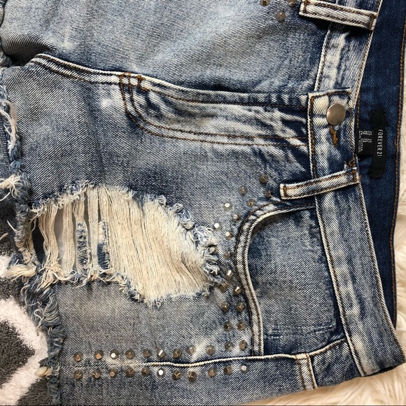 high waisted cutoff short w/ metal embellishments - Picture 3 of 8